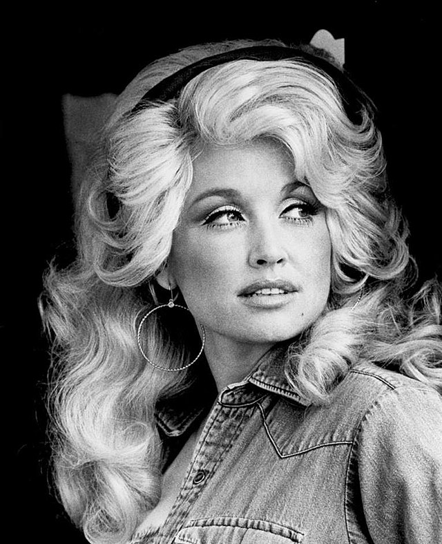Country Legend Dolly Parton Fulfills a Dying Fan-s Last Wish-2