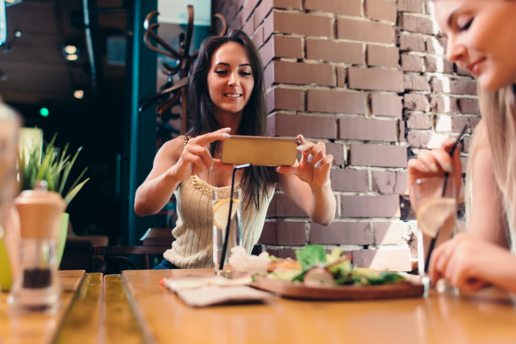 15 Dining Out Don-ts-3