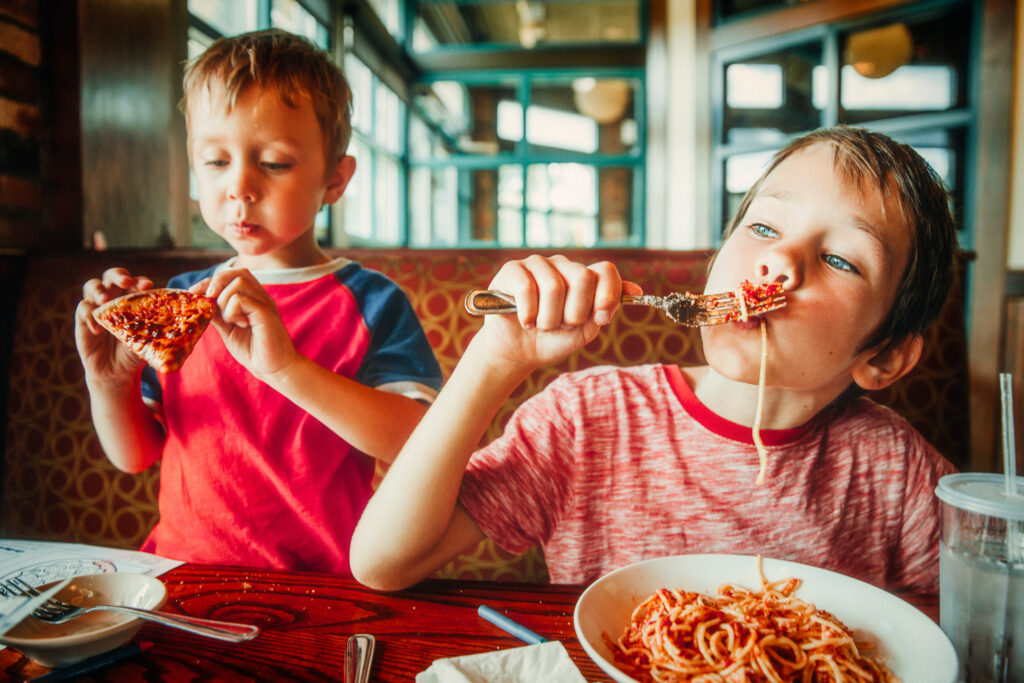 15 Dining Out Donts-7