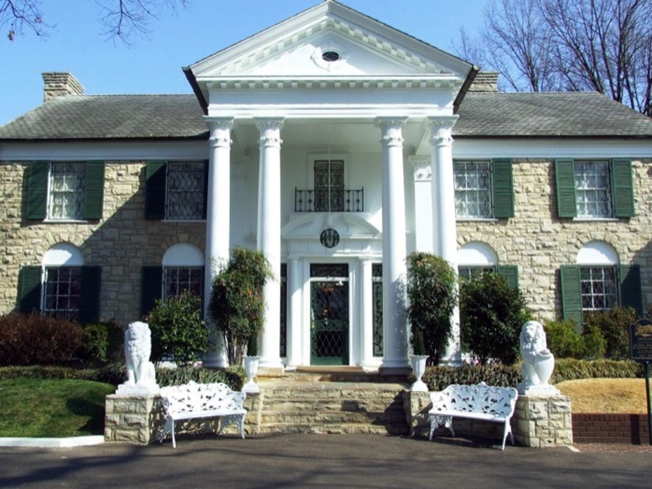 Woman Tries to Steal Elvis’ Graceland Home