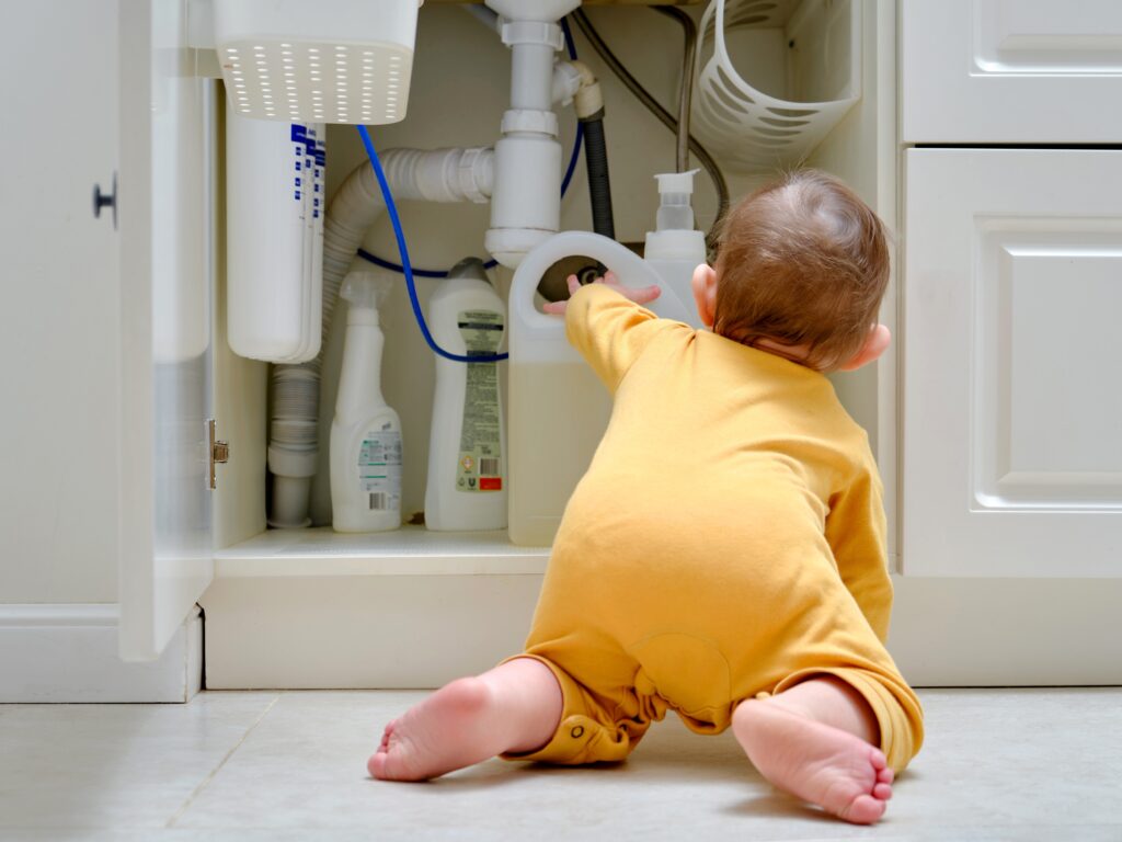 8 Things You Shouldn't Store in Kitchen Cabinets-1