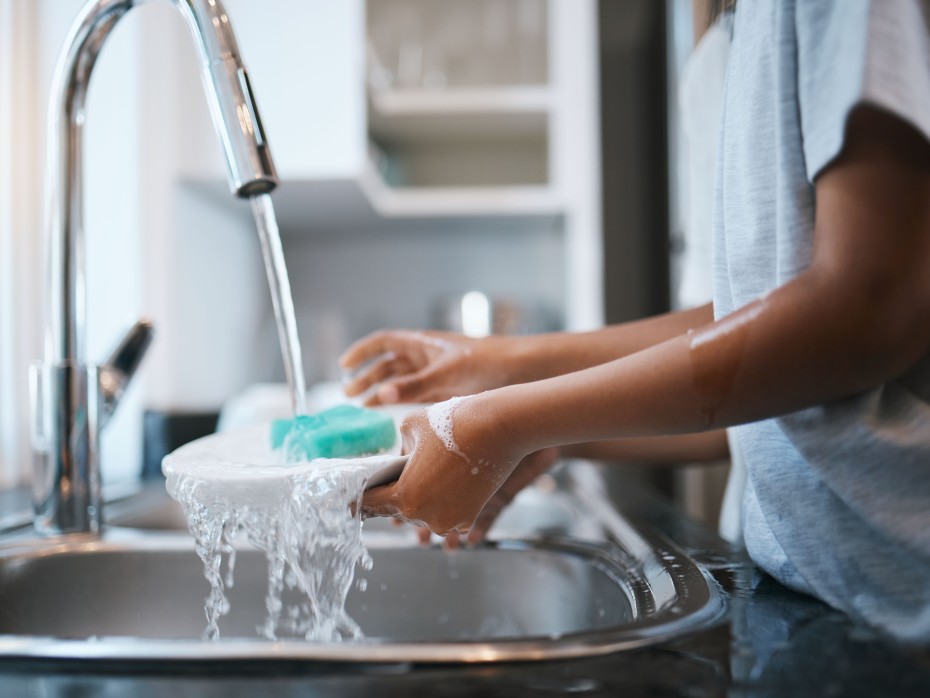 Why You Should Rethink Hand-Washing Dishes-2