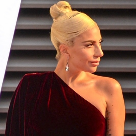 14 Celebs Who Gave up Their Real Names for Stardom-3