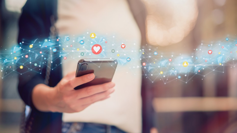 5 Reasons Not to Post Your Travel Plans on Social Media This Holiday Season-6