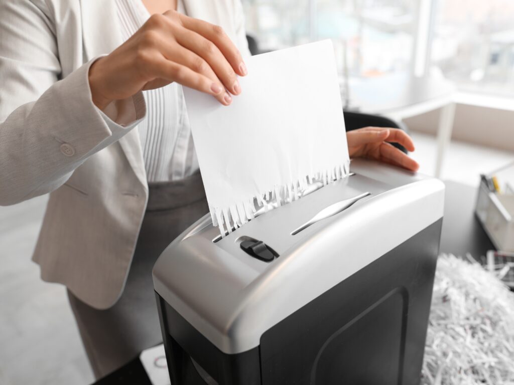 5 Ways to Safely Dispose of Personal Documents-2