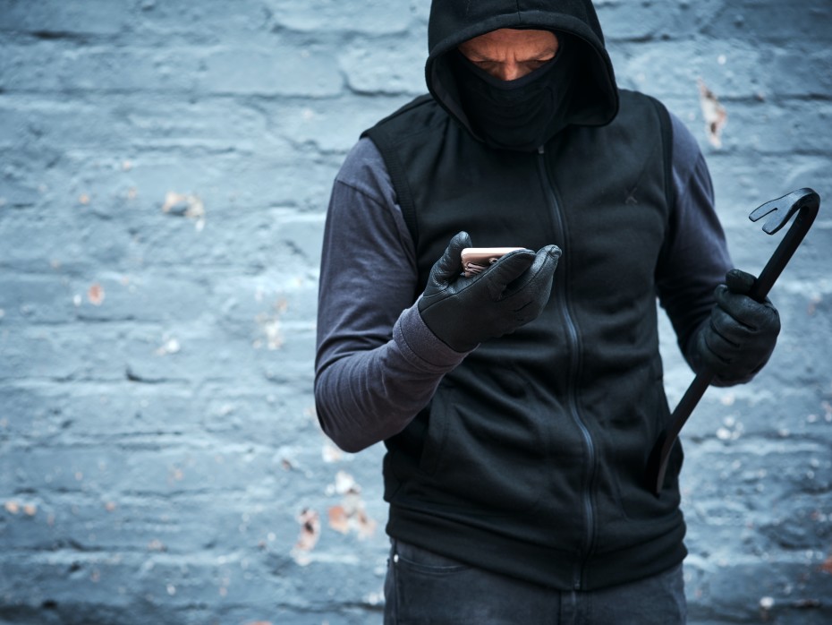 5 Reasons Not to Post Your Travel Plans on Social Media This Holiday Season-2