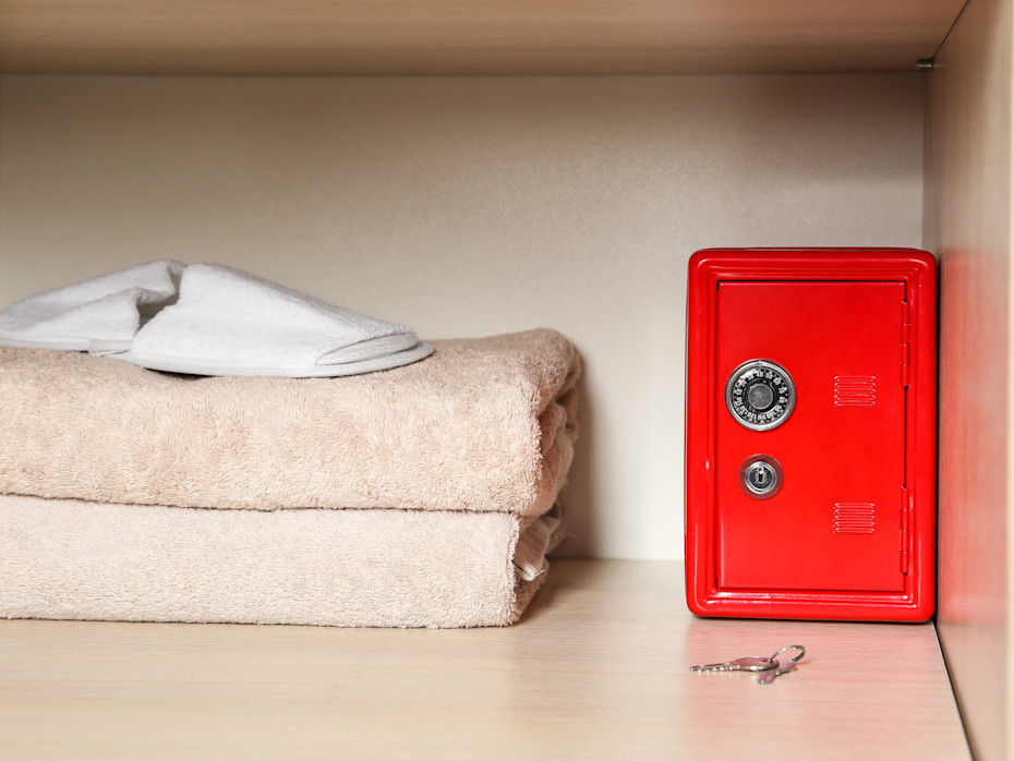 Hotels Won’t Tell You This, But We Will: Safe Tips for Travelers-5