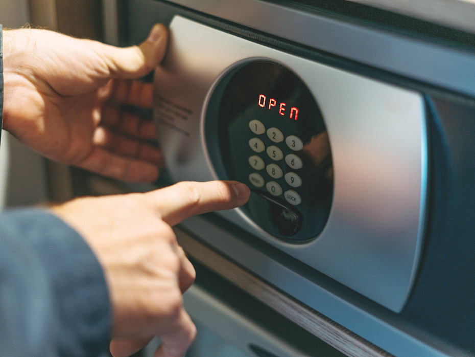 Hotels Won’t Tell You This, But We Will: Safe Tips for Travelers-6