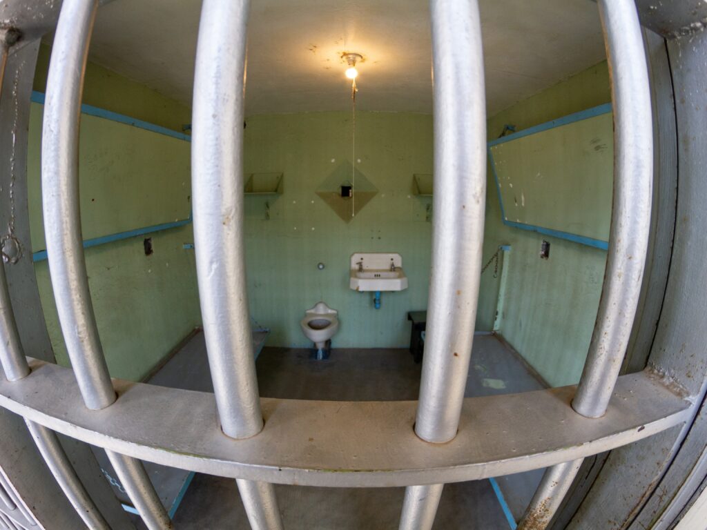 Everything You Need to Know About Jeffrey Dahmer's Death-2