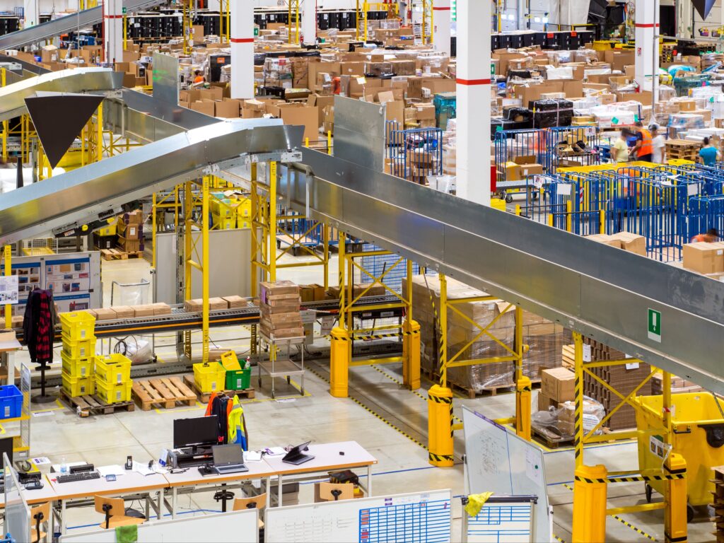 How Amazon Delivers Packages So Quickly-2