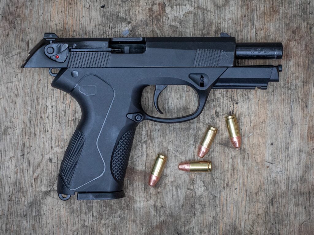 Fugitive Murder Suspect Falls Through Ceiling and Into Hands of U.S. Marshals-2