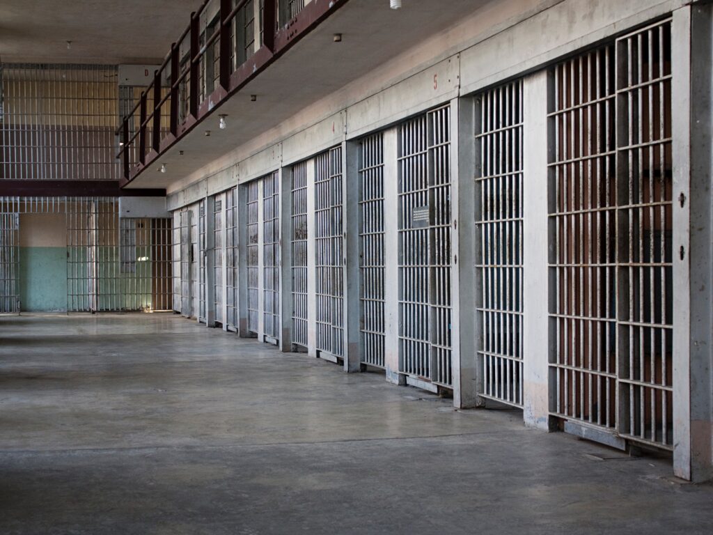 Why Did a Cheerleader Pay a Classmate to Kill Her Father?-1