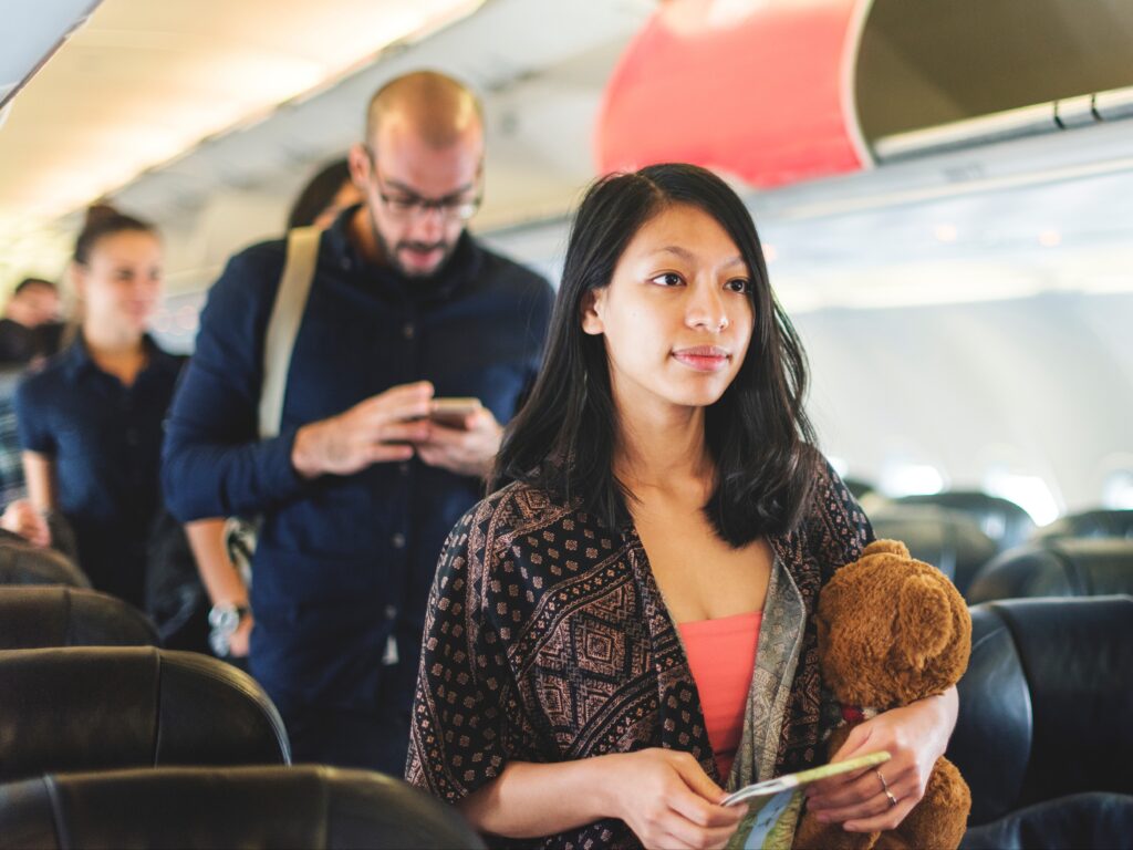 Sky Scam: How 'Seat Squatters' Cheat Their Way into Free Drinks in First Class-1