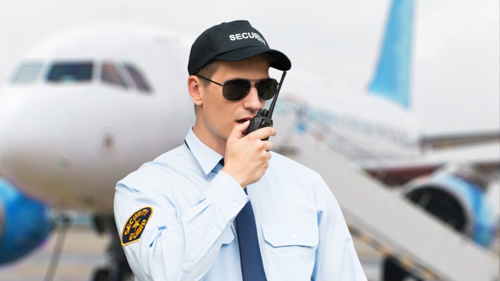 Heroic Passengers Subdue Attacker During In-Flight Chaos -1