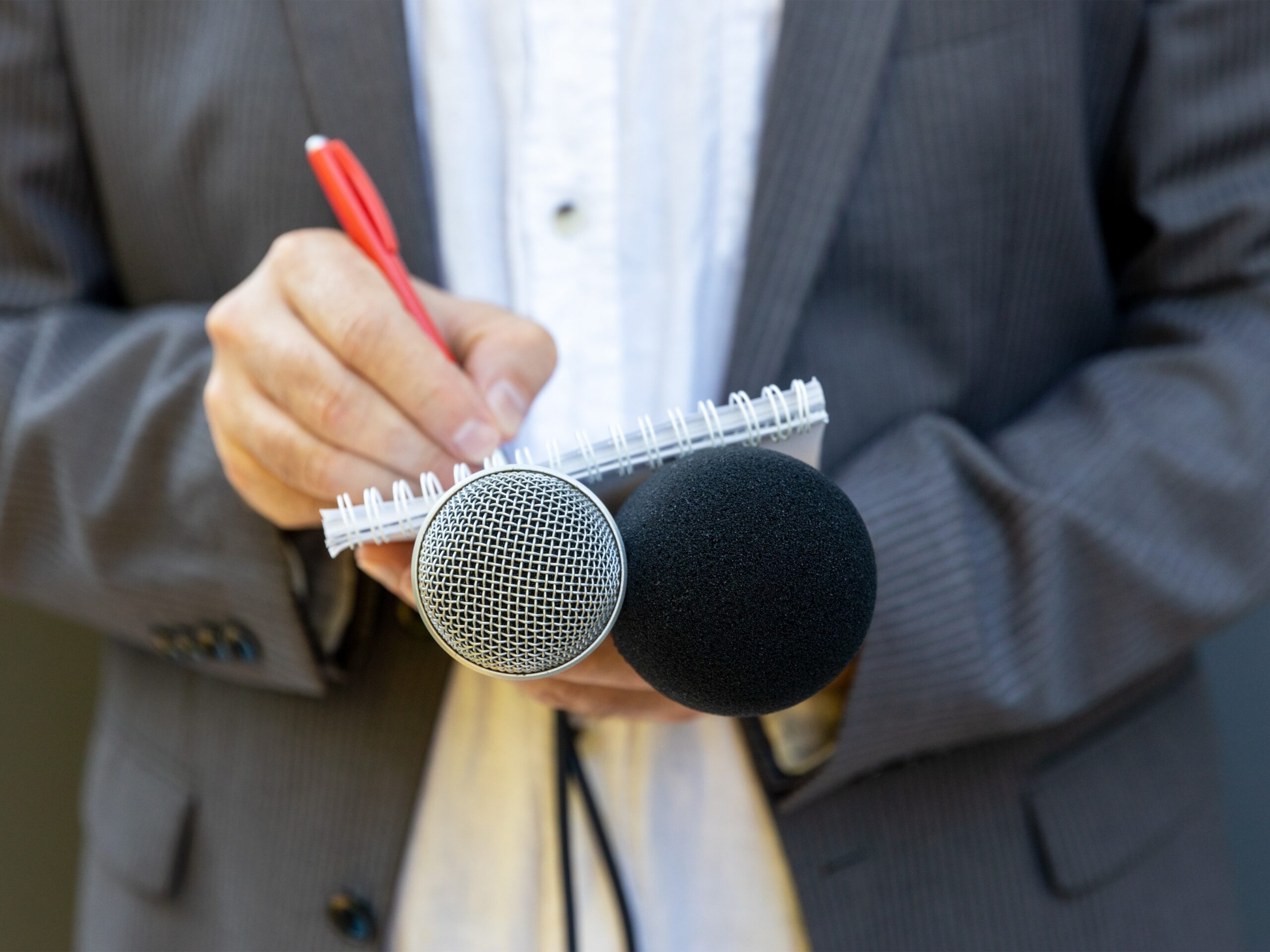 Thieves Rob Reporter While He’s Reporting on Increasing Crime Rates