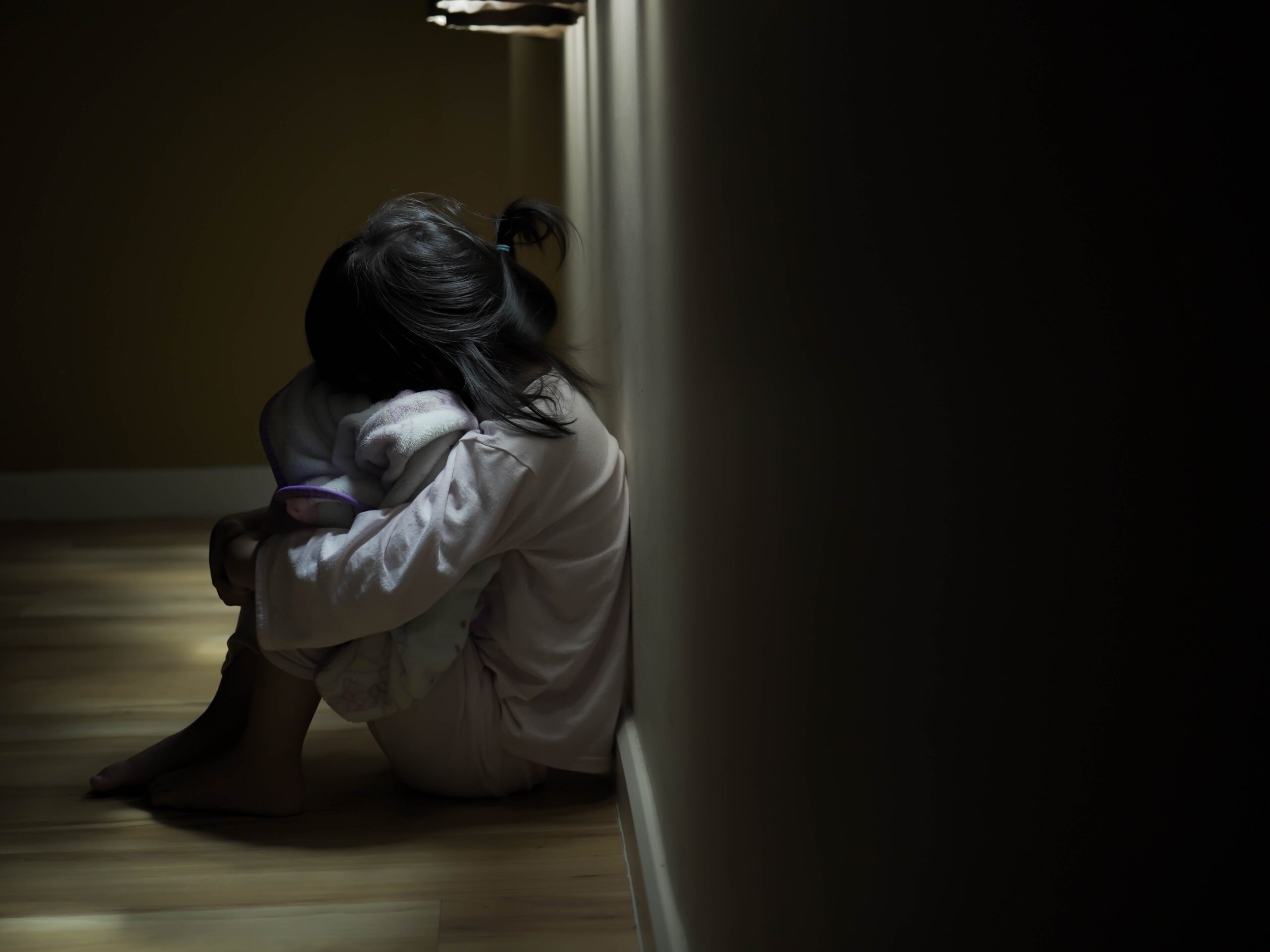 Tom Hanks’ Daughter Reveals Childhood of Violence and Neglect