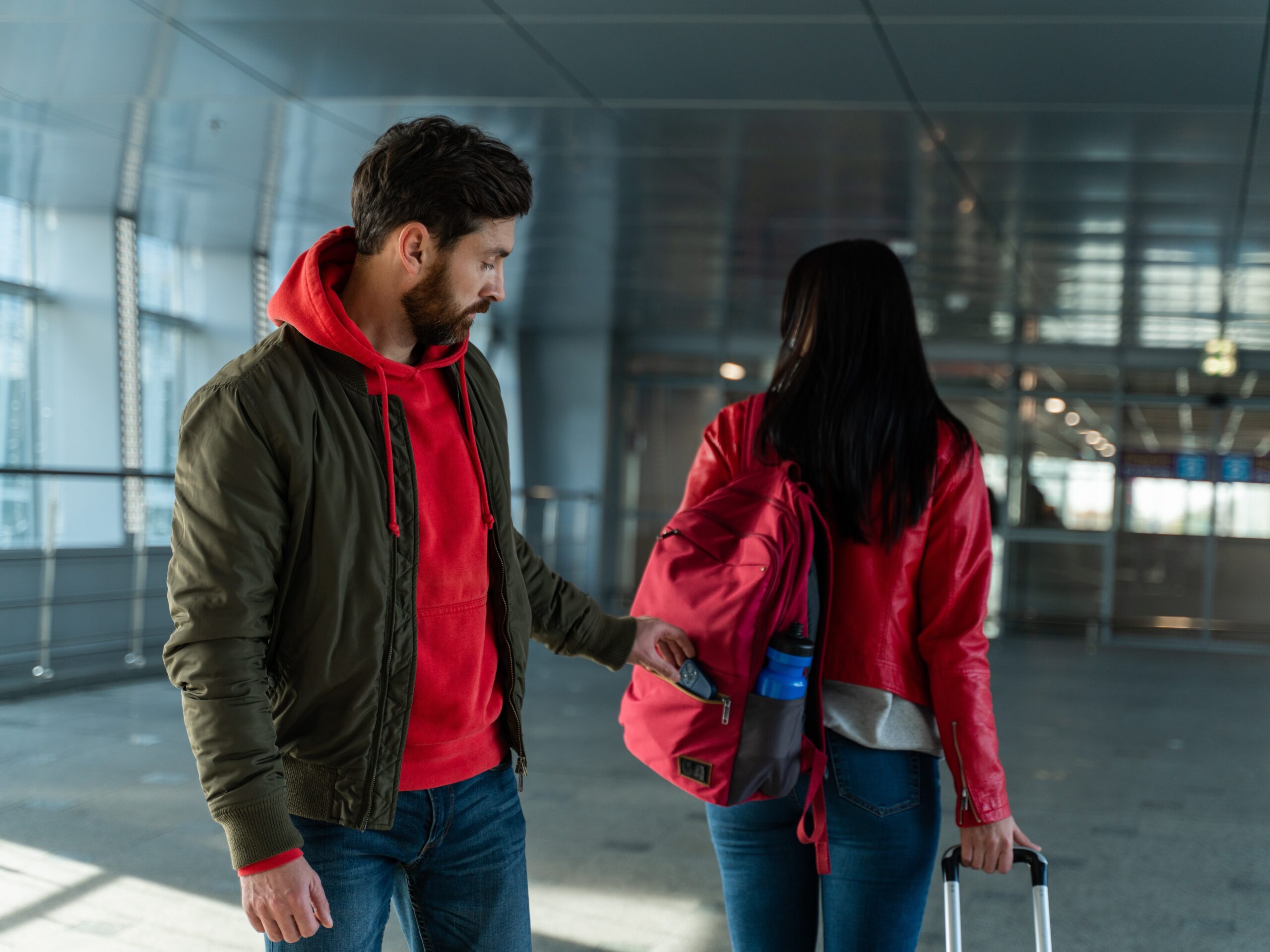 Airport Thieves Buy Tickets Just to Rob, Says Flight Attendant