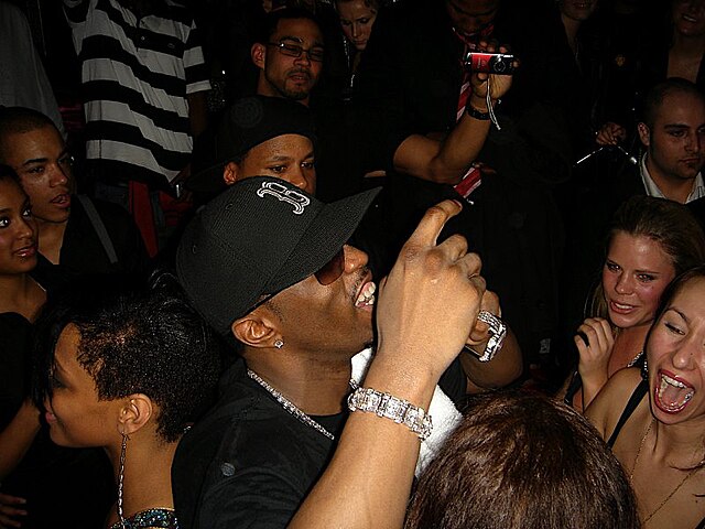 Diddy Receives Standing Ovation in Jail