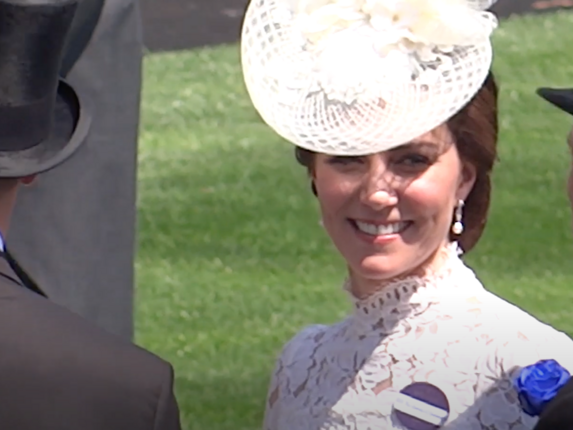 Kate Middleton Dazzles in Golden Gown at Trump Banquet
