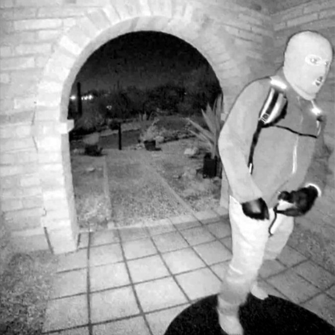 FBI BUMPS REWARD TO $100K IN SEARCH FOR SAVANNAH GUTHRIE'S MOTHER The FBI just raised the reward to $100,000 for any tip leading to Nancy Guthrie's location or an arrest in her disappearance. Doorbell footage shows the suspect is a male, 5'9"-5'10", average build, carrying https://t.co/2OhzSozs94 - foxnews_us