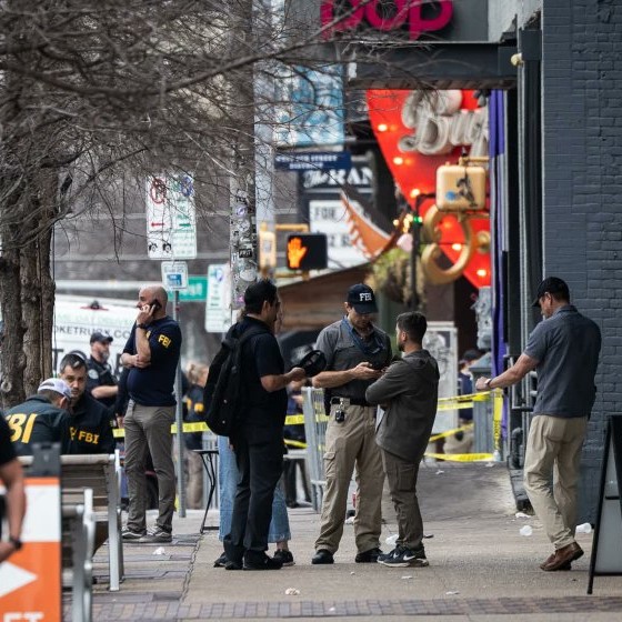 dead, 14 hospitalized in potential act of terrorism in downtown Austin, FBI says More news link : 28718956 Three people died and 14 people have been hospitalized in a shooting on West Sixth Street in Austin early. #austinshooting #austintexassh https://t.co/uGDhxW9OTm - X / MdJubaid665186