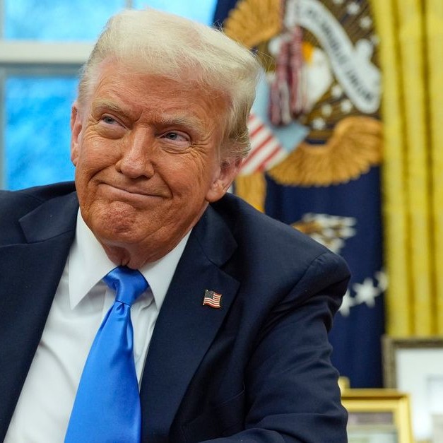 Main: President Donald Trump speaks with reporters in the Oval Office at the White House, Tuesday, Feb. 11, 2025, in Washington, D.C. (Photo/Alex Brandon). Inset: Valeriy Kouznetsov (Alexandria County Sheriff's Office). - am24.mediaite.com